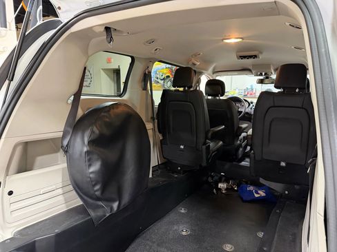 Used 2019 Dodge Grand Caravan SE image 29