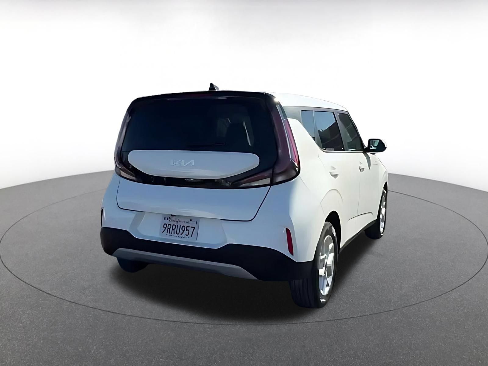 Used 2025 Kia Soul LX w/ LX Technology Package FWD image 13