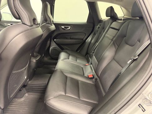 Used 2020 Volvo XC60 T5 Momentum AWD/4WD image 8