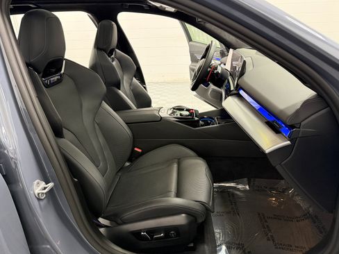 Used 2025 BMW M5 Touring image 19