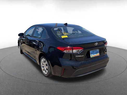 Used 2025 Toyota Corolla LE FWD image 5