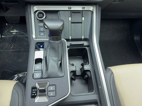 Used 2025 Lexus GX 550 image 32