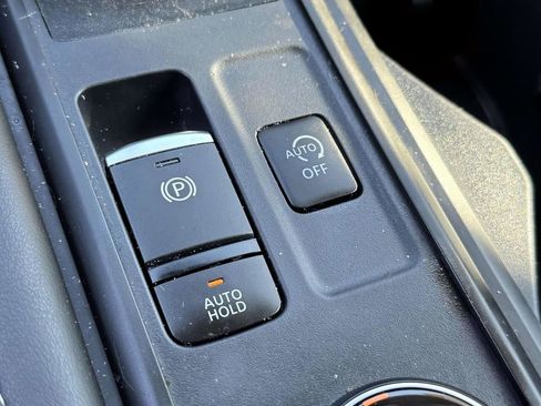 Certified 2024 Nissan Pathfinder S image 33