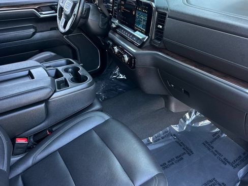 Used 2025 GMC Sierra 1500 SLT AWD/4WD image 19