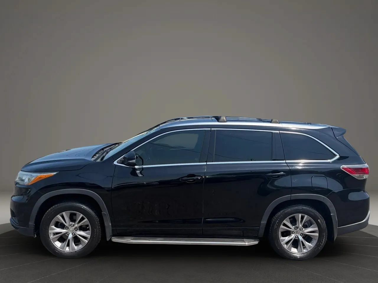 Used 2015 Toyota Highlander XLE AWD/4WD image 2
