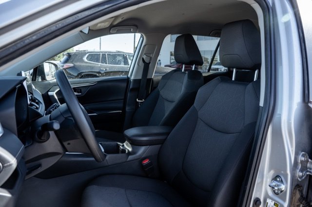 Used 2025 Toyota RAV4 XLE AWD/4WD image 25