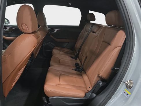 Certified 2025 Audi Q7 2.0T Premium w/ Convenience Plus Package image 10