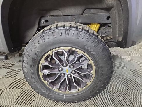 Used 2022 Chevrolet Colorado ZR2 AWD/4WD image 11