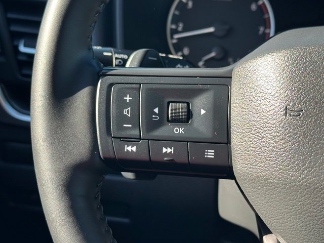 Certified 2025 Nissan Rogue SV AWD/4WD image 38