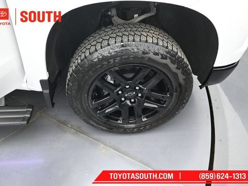 Used 2025 Chevrolet Silverado 1500 LT Trail Boss w/ Convenience Package II AWD/4WD image 33