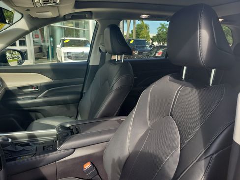 Certified 2025 Toyota Grand Highlander AWD Hybrid image 24