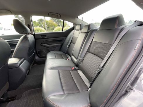 Used 2024 Nissan Altima 2.5 SR FWD image 12