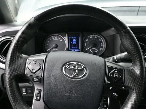 Used 2019 Toyota Tacoma TRD Sport AWD/4WD image 14