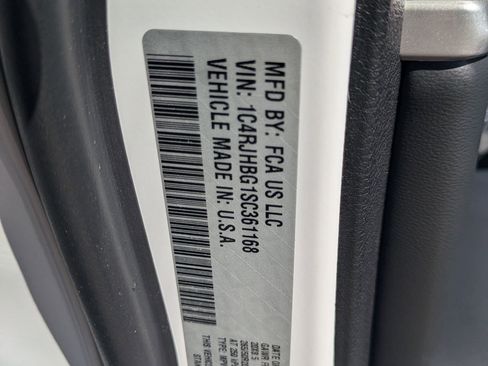 New 2025 Jeep Grand Cherokee Limited w/ Trailer Tow Package AWD/4WD image 34