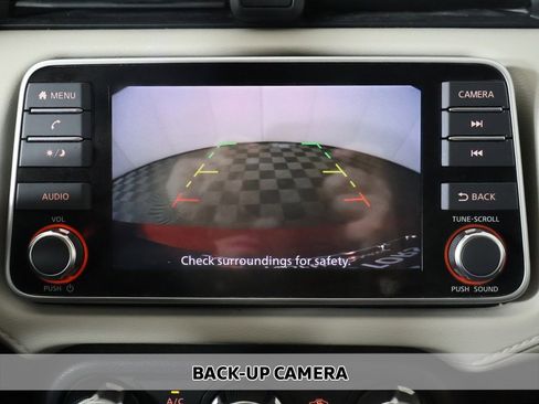 Used 2021 Nissan Versa SV image 4