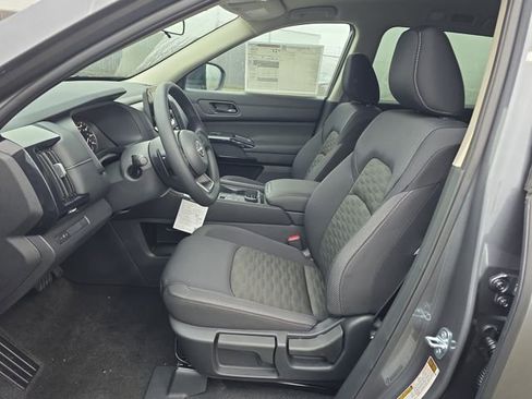 New 2025 Nissan Pathfinder S image 15