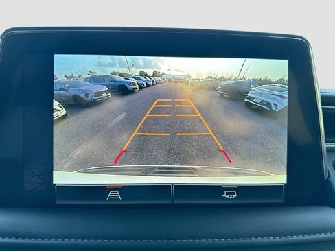 Used 2024 GMC Yukon SLE w/ Gmc Pro Safety Plus Package AWD/4WD image 16