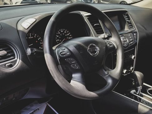 Used 2018 Nissan Pathfinder S AWD/4WD image 2