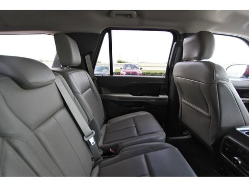 Used 2018 Ford Expedition XLT w/ Equipment Group 202A RWD image 13