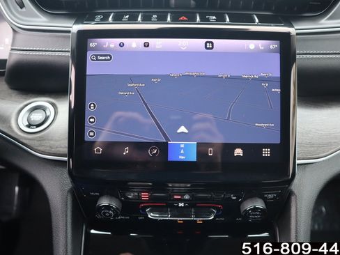 Used 2024 Jeep Grand Cherokee Limited w/ Black Appearance Package image 25