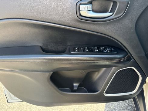 Used 2018 Jeep Compass Limited w/ Navigation Group AWD/4WD image 10