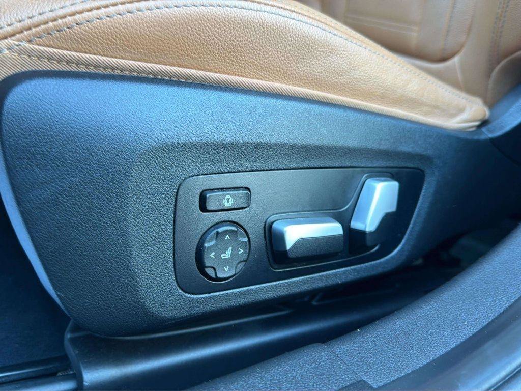 Used 2021 BMW 330i xDrive Sedan w/ Premium Package AWD/4WD image 12