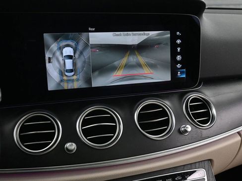 Used 2022 Mercedes-Benz E 350 Sedan image 22