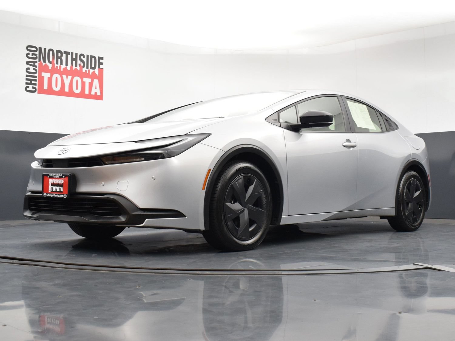 Used 2025 Toyota Prius LE FWD image 30
