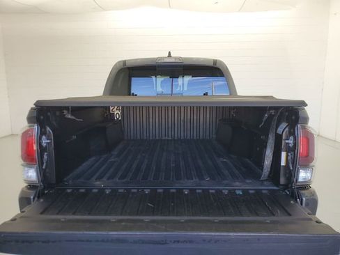 Used 2022 Toyota Tacoma TRD Sport w/ Technology Package image 10