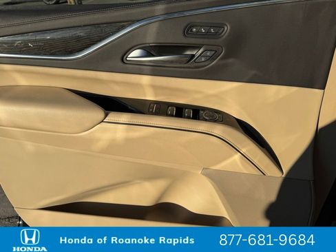 Used 2024 Cadillac Escalade Premium Luxury image 27