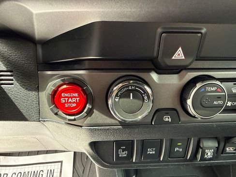 Used 2021 Toyota Tacoma TRD Off-Road w/ Technology Package AWD/4WD image 28