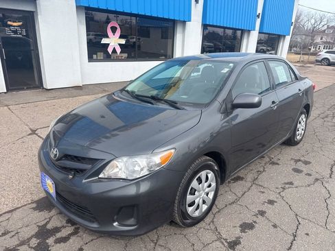 Used 2011 Toyota Corolla LE FWD image 2