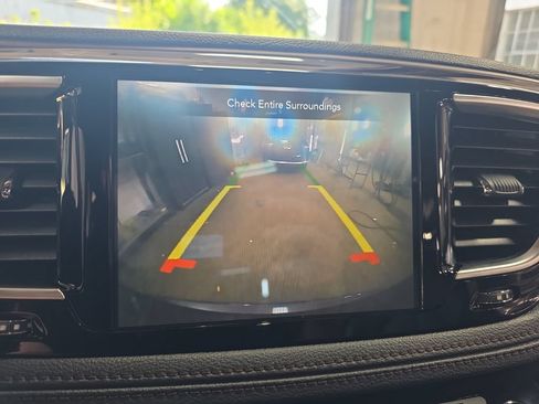 Used 2020 Chrysler Pacifica Limited FWD image 23