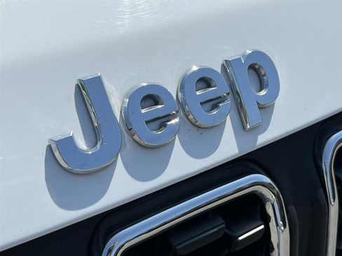 Used 2025 Jeep Compass Latitude w/ Sun & Sound Group image 4