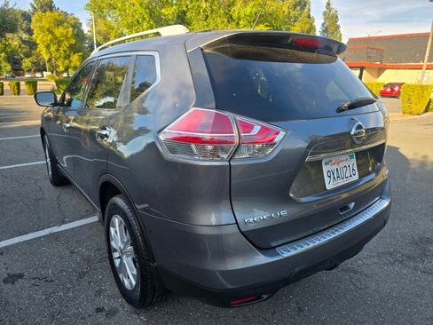 Used 2016 Nissan Rogue SV w/ SV Family Package AWD/4WD image 6