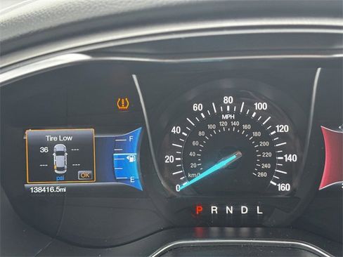 Used 2017 Ford Fusion SE w/ Fusion SE Technology Package image 25