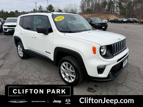 Certified 2023 Jeep Renegade Latitude w/ Premium Group AWD/4WD image 3