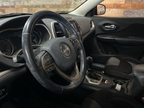 Used 2014 Jeep Cherokee Latitude w/ Cold Weather Group AWD/4WD image 10