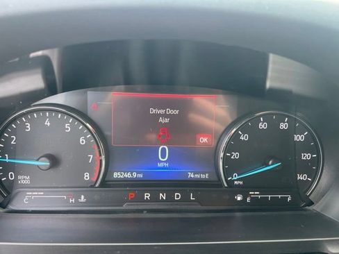 Used 2022 Ford Explorer XLT w/ Equipment Group 202A AWD/4WD image 11