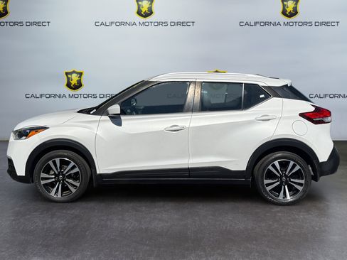 Used 2018 Nissan Kicks SV image 2