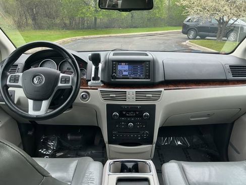 Used 2014 Volkswagen Routan SEL Premium FWD image 13