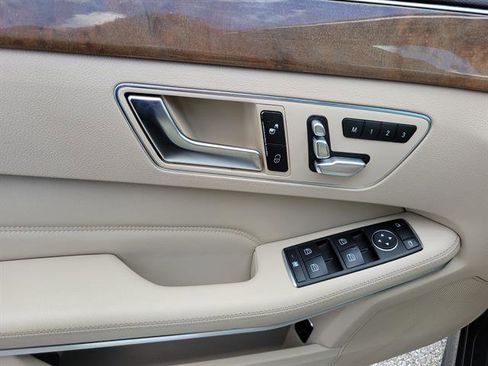 Used 2014 Mercedes-Benz E 350 Sedan image 36