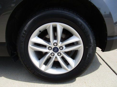 Used 2017 Ford Edge SEL w/ Equipment Group 201A AWD/4WD image 9