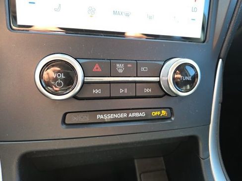 Used 2022 Ford Edge SEL image 16