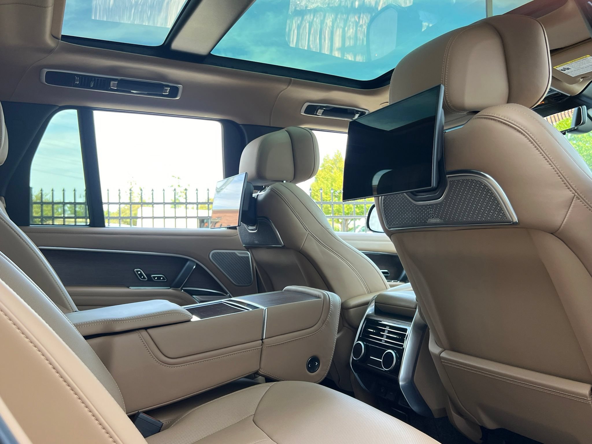 Used 2025 Land Rover Range Rover Autobiography AWD/4WD image 30