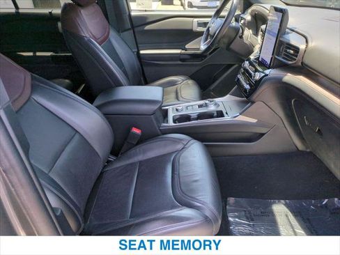 Used 2023 Ford Explorer Platinum w/ Technology Package AWD/4WD image 25