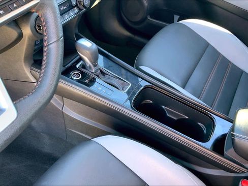 Used 2023 Nissan Kicks SR w/ SR Premium Package image 17