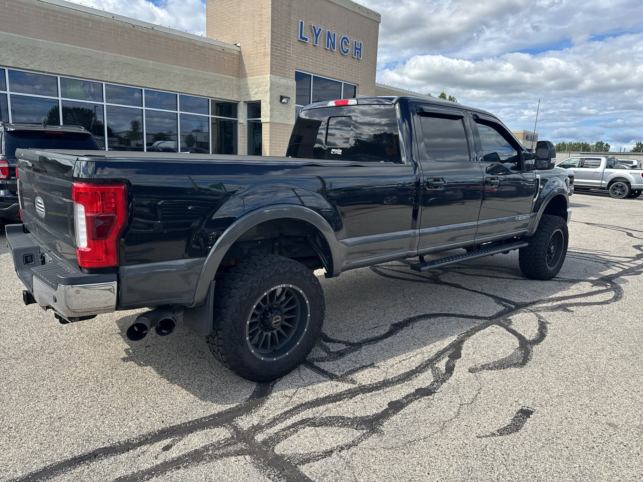 Used 2017 Ford F250 Lariat w/ FX4 Off-Road Package AWD/4WD image 5