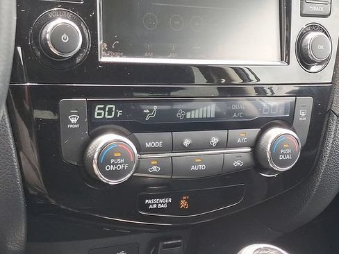 Used 2020 Nissan Rogue SV AWD/4WD image 15