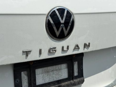 Used 2024 Volkswagen Tiguan SE AWD/4WD image 16